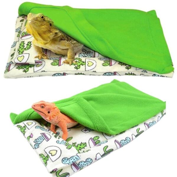 Cama com travesseiro e cobertor confortável com capa de pelúcia